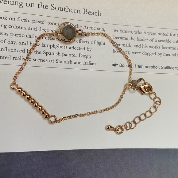 💕LAST ONE Strawberry Stone Bracelet - Picture 5 of 7